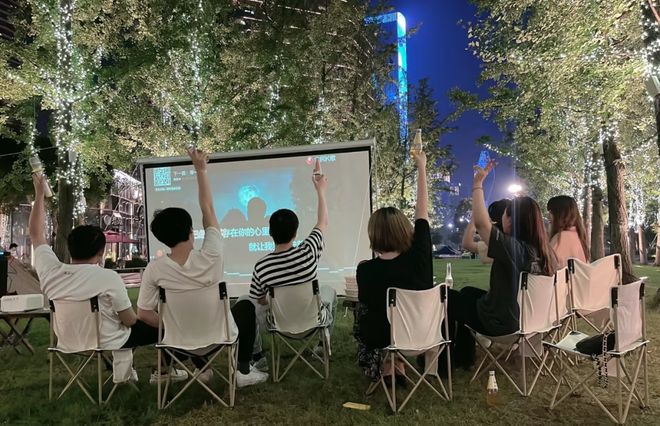 +K歌+电源+收音机+支架5合1只要100多！凯发K8旗舰厅牛！中国制造强到如此可怕了！音箱(图4)